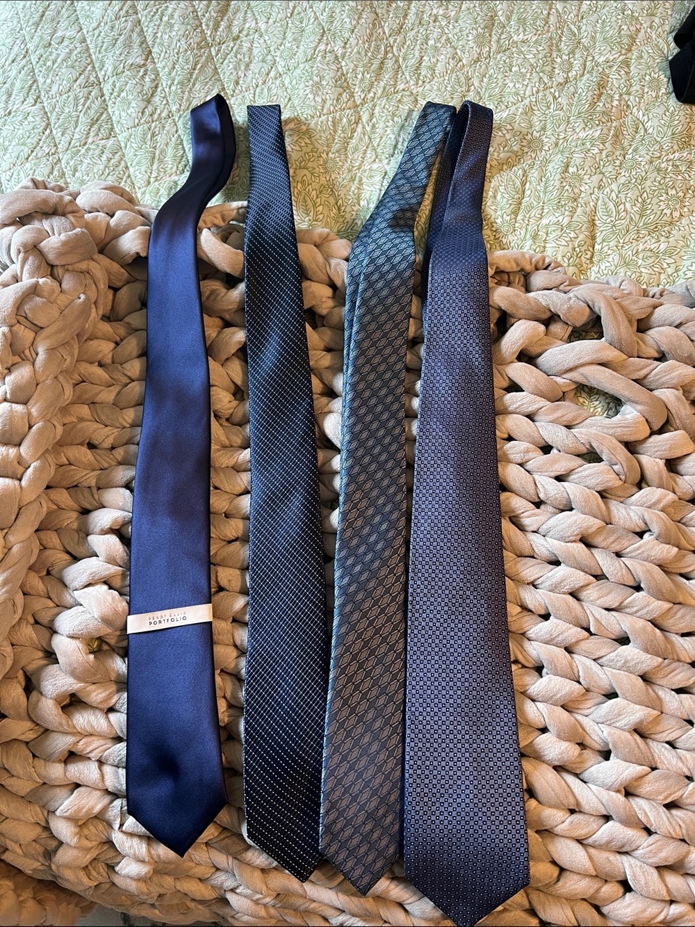 Kenneth Cole Men's Navy and Charcoal Patterned Tie Set